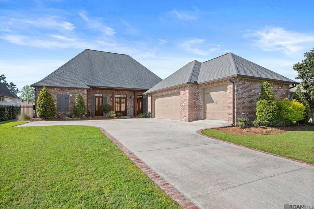2631 Tiger Crossing Dr, Baton Rouge, LA 70810