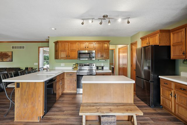 808 W 59th Street, Davenport, IA 52806