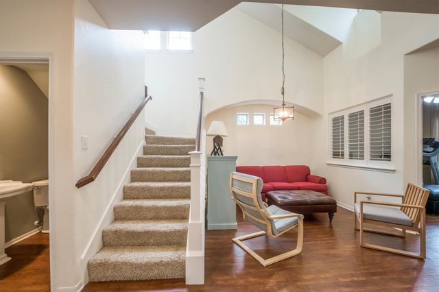 14 N Flickering Sun Circle, The Woodlands, TX 77382