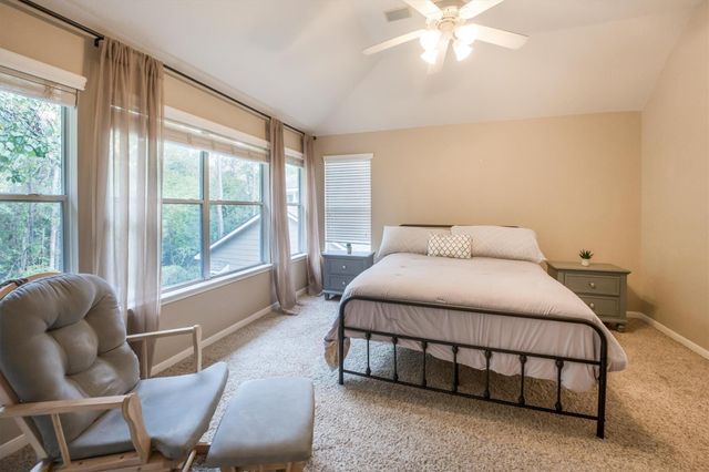 14 N Flickering Sun Circle, The Woodlands, TX 77382