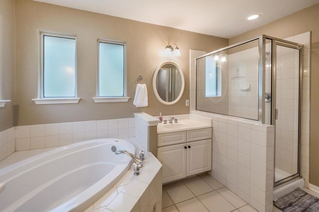 14 N Flickering Sun Circle, The Woodlands, TX 77382