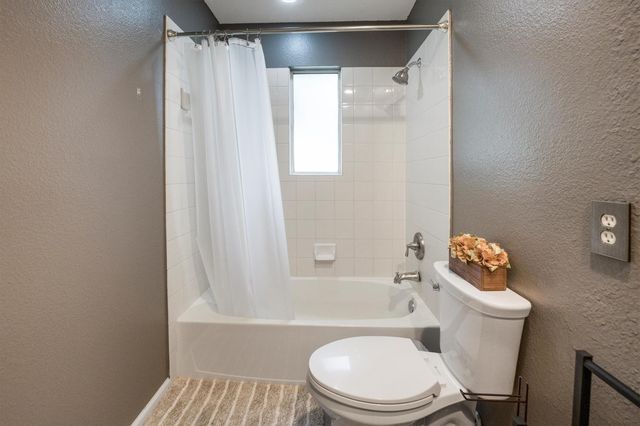 14 N Flickering Sun Circle, The Woodlands, TX 77382