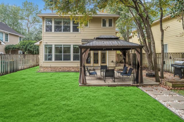 14 N Flickering Sun Circle, The Woodlands, TX 77382