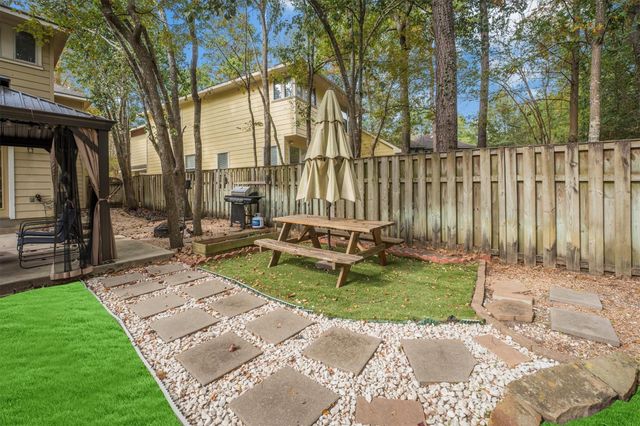 14 N Flickering Sun Circle, The Woodlands, TX 77382