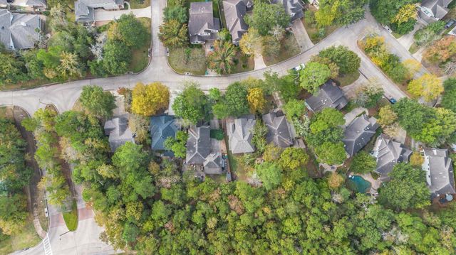 14 N Flickering Sun Circle, The Woodlands, TX 77382