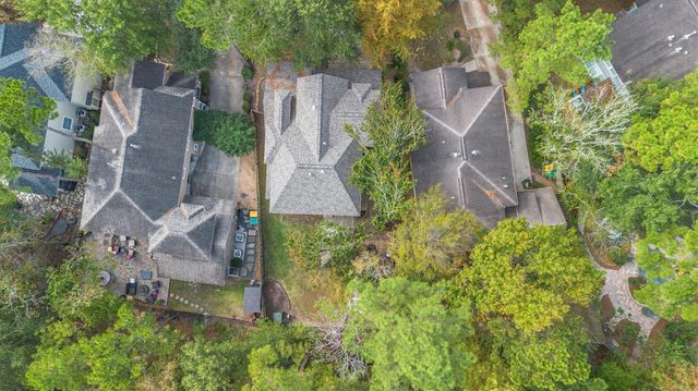 14 N Flickering Sun Circle, The Woodlands, TX 77382