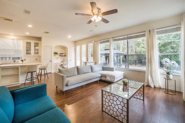 14 N Flickering Sun Circle, The Woodlands, TX 77382