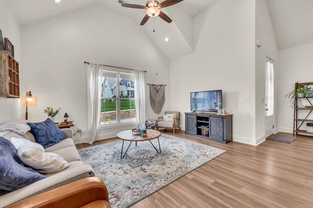 1340 Hicks Edgen Rd, Pleasant View, TN 37146