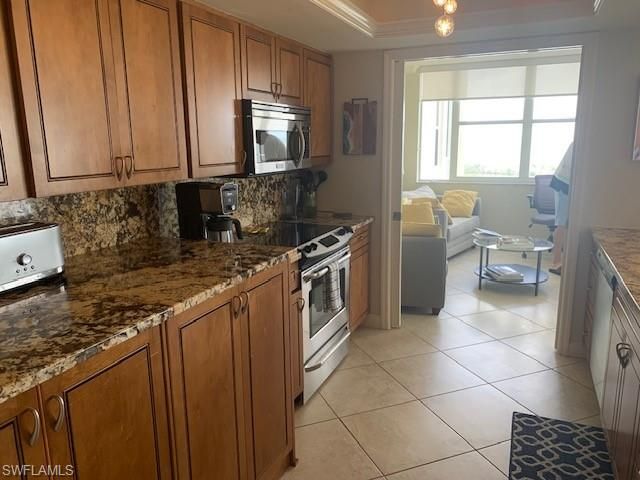 5550 HERON POINT DR 1403, Naples, FL 34108