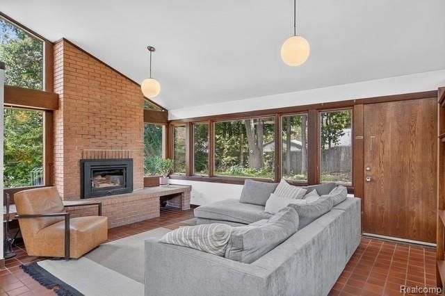 921 Raymond Street, Ann Arbor, MI 48103