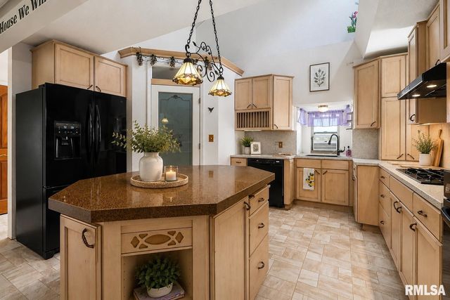1500 N PARK Avenue, Peoria, IL 61604