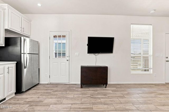 3975 Telegraph Road 26, Ventura, CA 93003