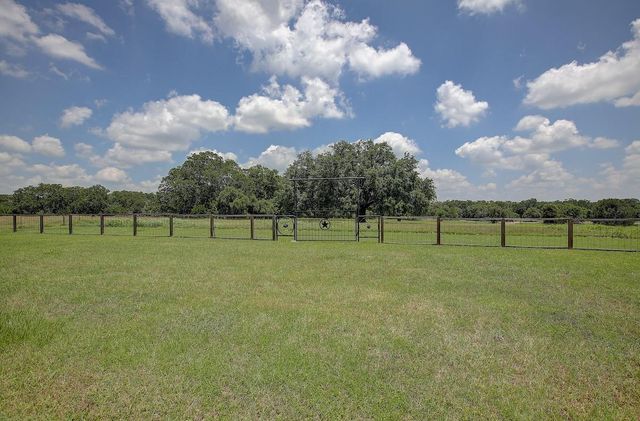 4214 Old College RD, La Grange, TX 78945