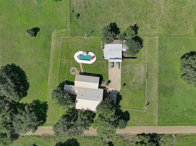 4214 Old College RD, La Grange, TX 78945