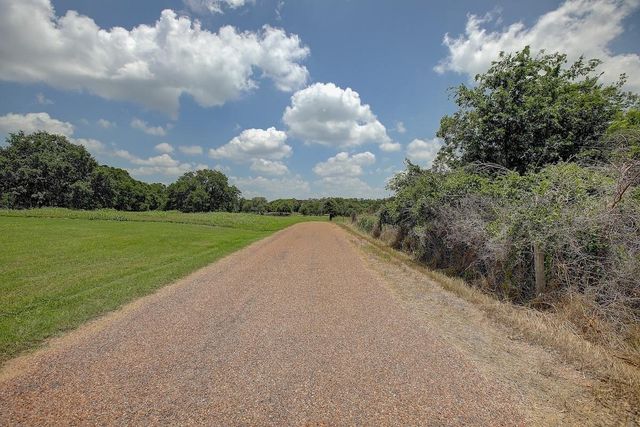 4214 Old College RD, La Grange, TX 78945