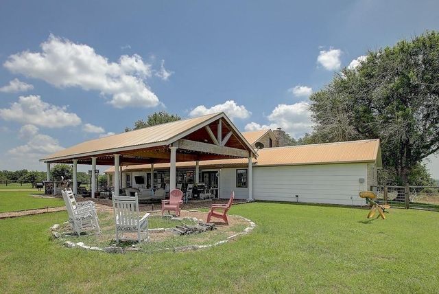 4214 Old College RD, La Grange, TX 78945