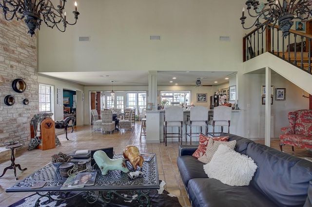 4214 Old College RD, La Grange, TX 78945