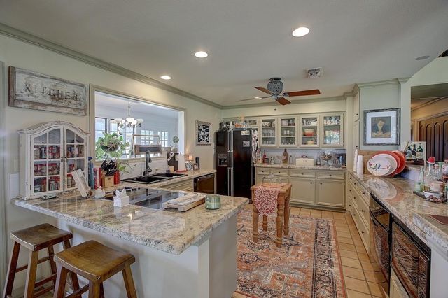 4214 Old College RD, La Grange, TX 78945