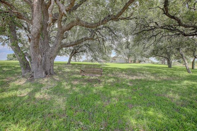 4214 Old College RD, La Grange, TX 78945