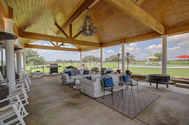 4214 Old College RD, La Grange, TX 78945