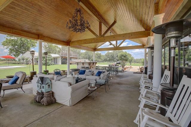 4214 Old College RD, La Grange, TX 78945