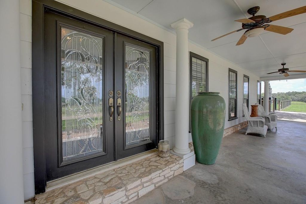 4214 Old College RD, La Grange, TX 78945