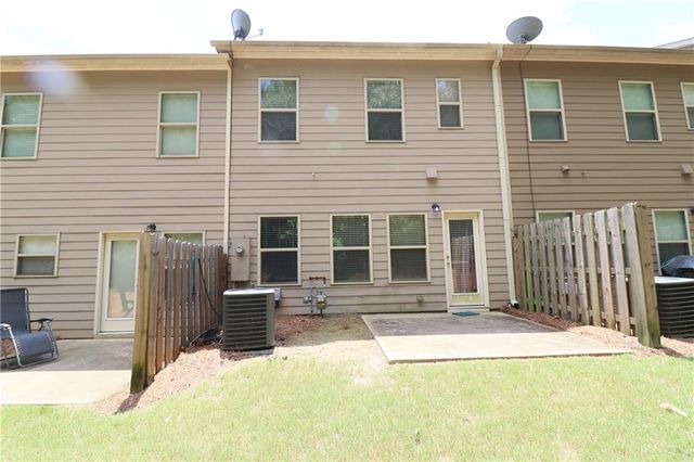 323 Knelston Oak Drive, Suwanee, GA 30024