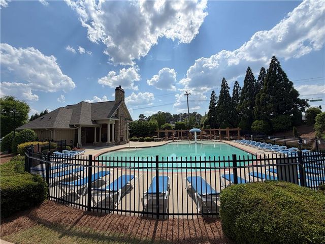 323 Knelston Oak Drive, Suwanee, GA 30024