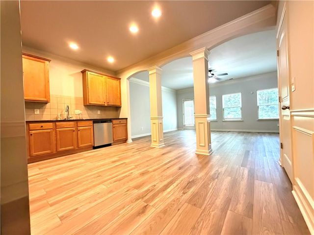 323 Knelston Oak Drive, Suwanee, GA 30024