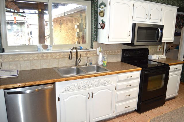 1012 Meridith Drive, Terrell, TX 75160