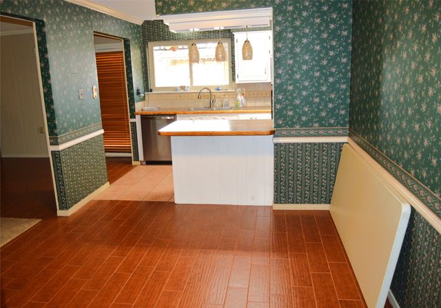 1012 Meridith Drive, Terrell, TX 75160