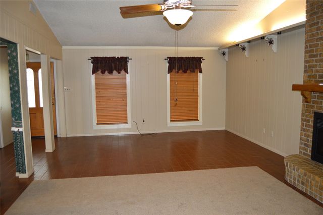 1012 Meridith Drive, Terrell, TX 75160