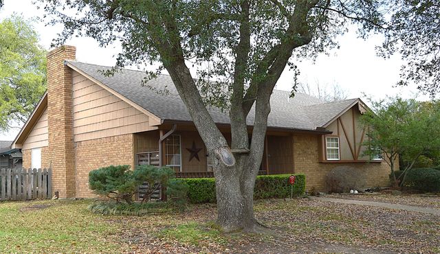 1012 Meridith Drive, Terrell, TX 75160