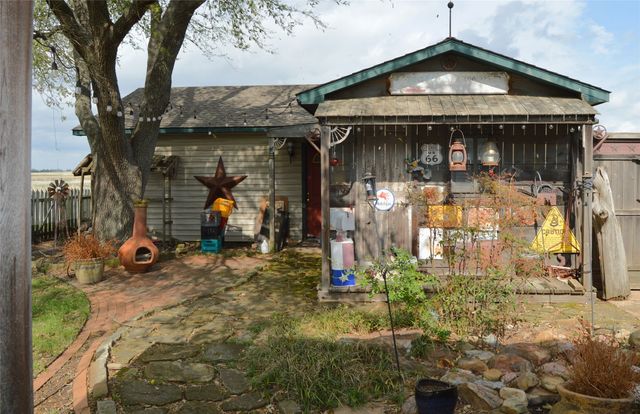 1012 Meridith Drive, Terrell, TX 75160