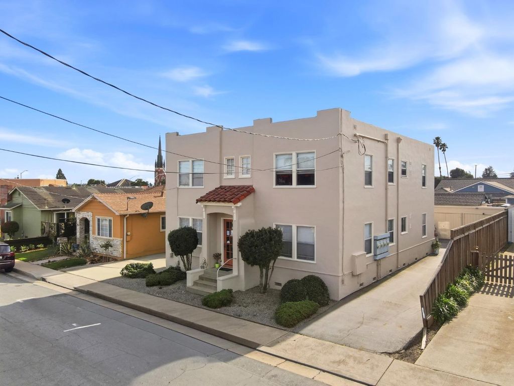 15 Eastern Drive, Watsonville, CA 95076