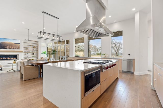 6504 W Courtyard DR, Austin, TX 78730