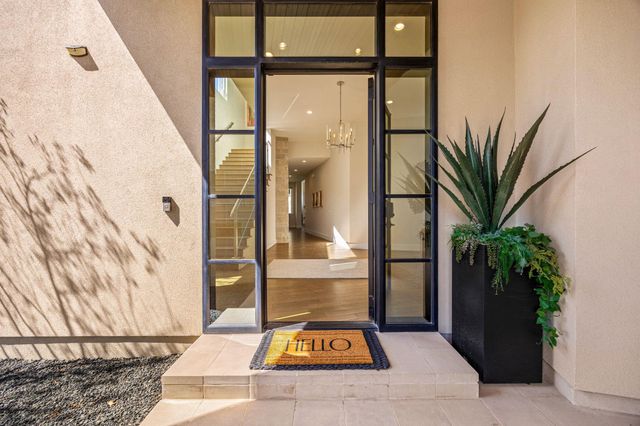 6504 W Courtyard DR, Austin, TX 78730