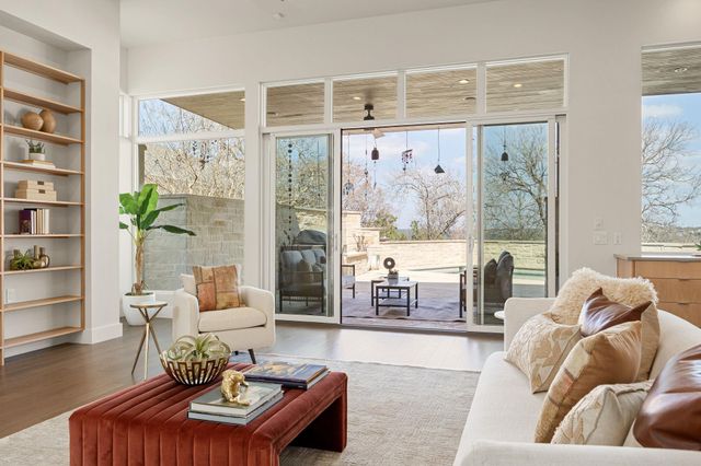 6504 W Courtyard DR, Austin, TX 78730