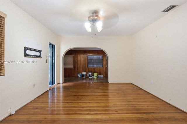 2550 Trapp Ave, Miami, FL 33133