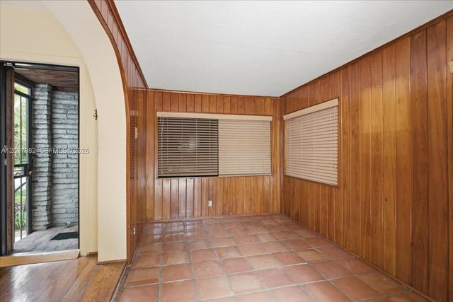 2550 Trapp Ave, Miami, FL 33133