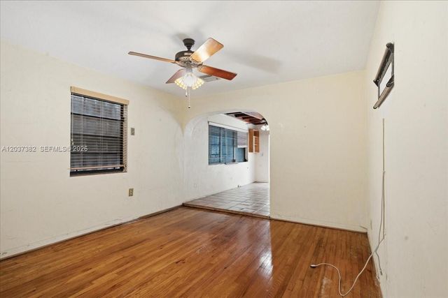 2550 Trapp Ave, Miami, FL 33133