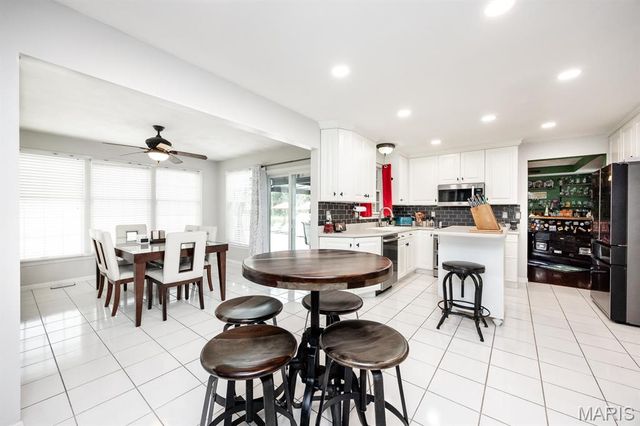 5148 Live Oak Drive, Smithton, IL 62285