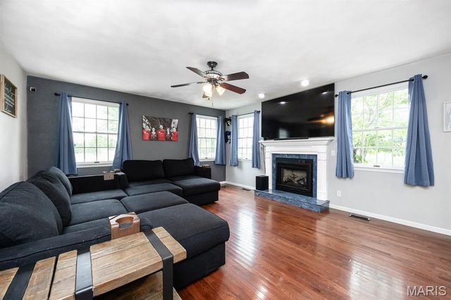 5148 Live Oak Drive, Smithton, IL 62285