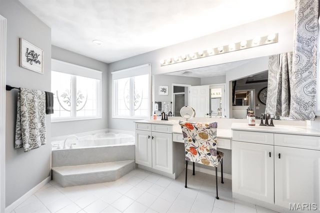 5148 Live Oak Drive, Smithton, IL 62285