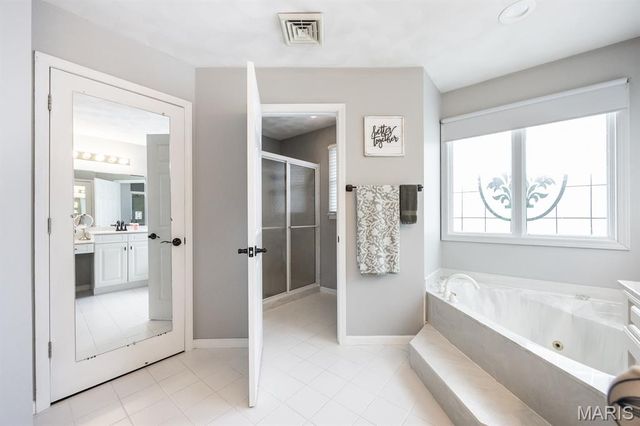 5148 Live Oak Drive, Smithton, IL 62285