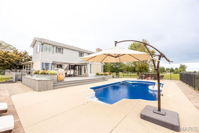 5148 Live Oak Drive, Smithton, IL 62285