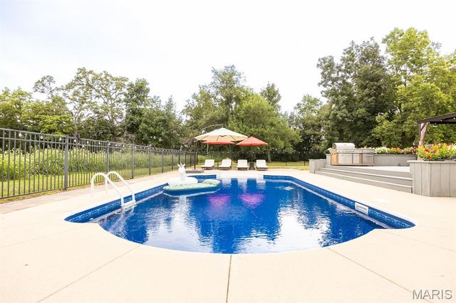 5148 Live Oak Drive, Smithton, IL 62285