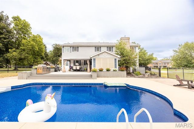 5148 Live Oak Drive, Smithton, IL 62285