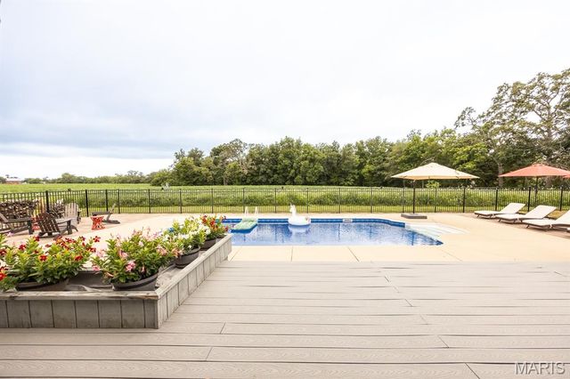 5148 Live Oak Drive, Smithton, IL 62285