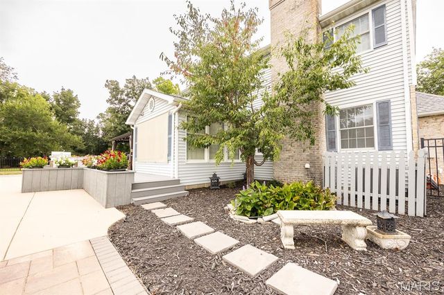 5148 Live Oak Drive, Smithton, IL 62285